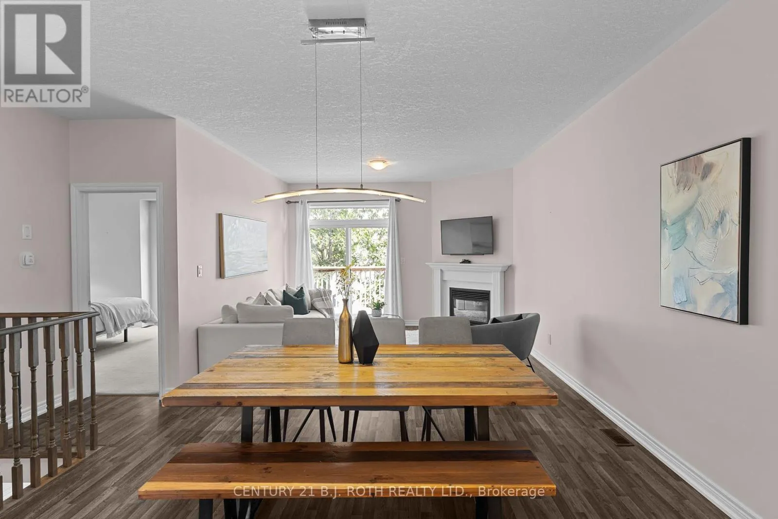 8 CANTERBURY CIRCLE
