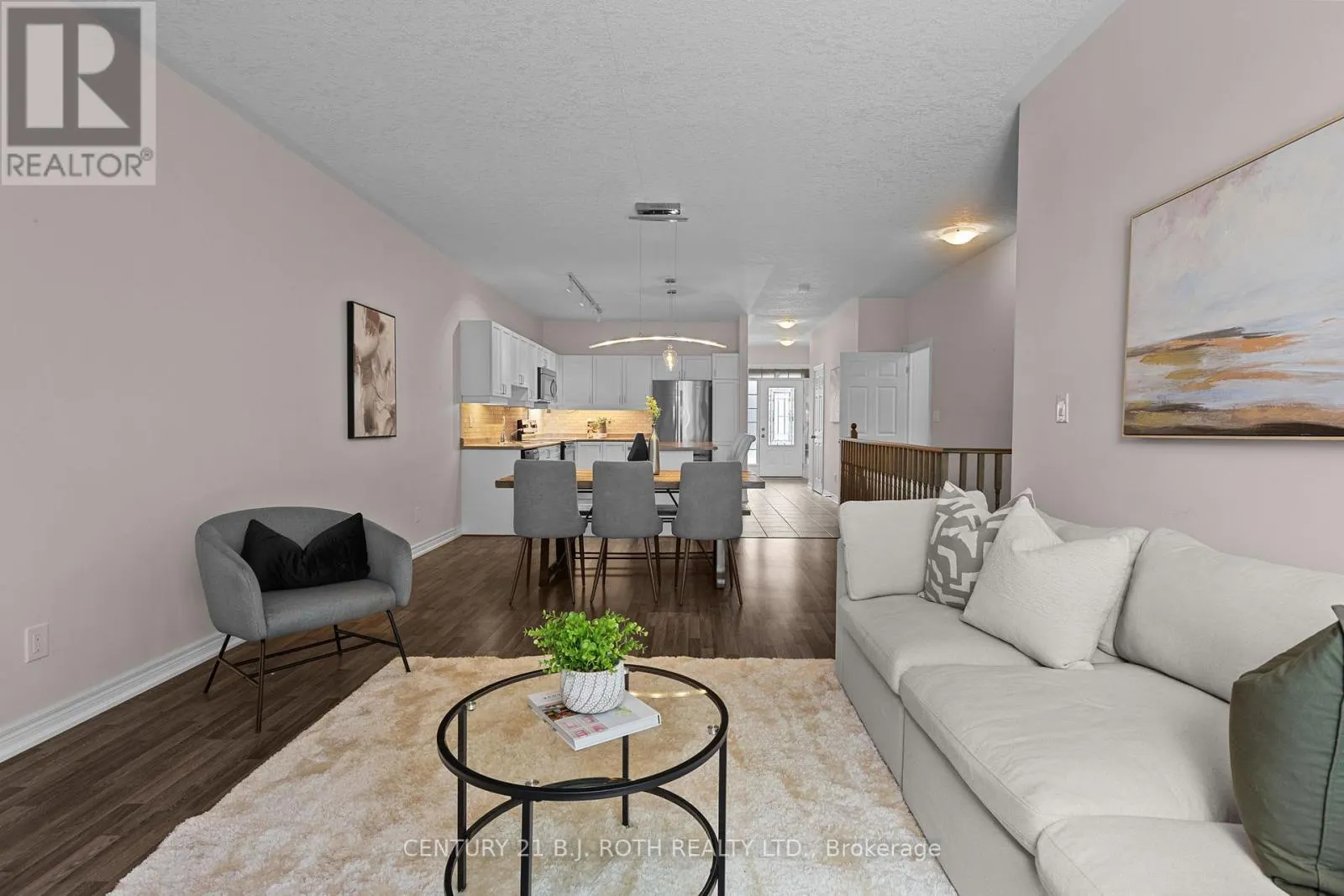 8 CANTERBURY CIRCLE