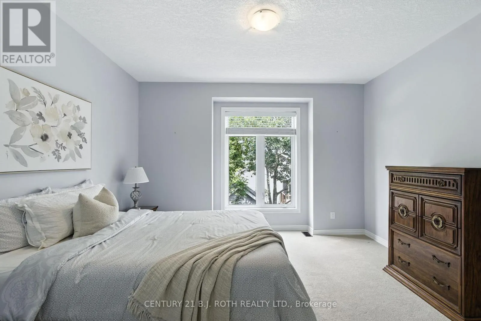 8 CANTERBURY CIRCLE