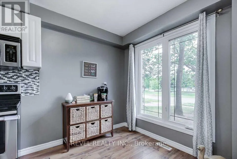 24 LAMPMAN LANE