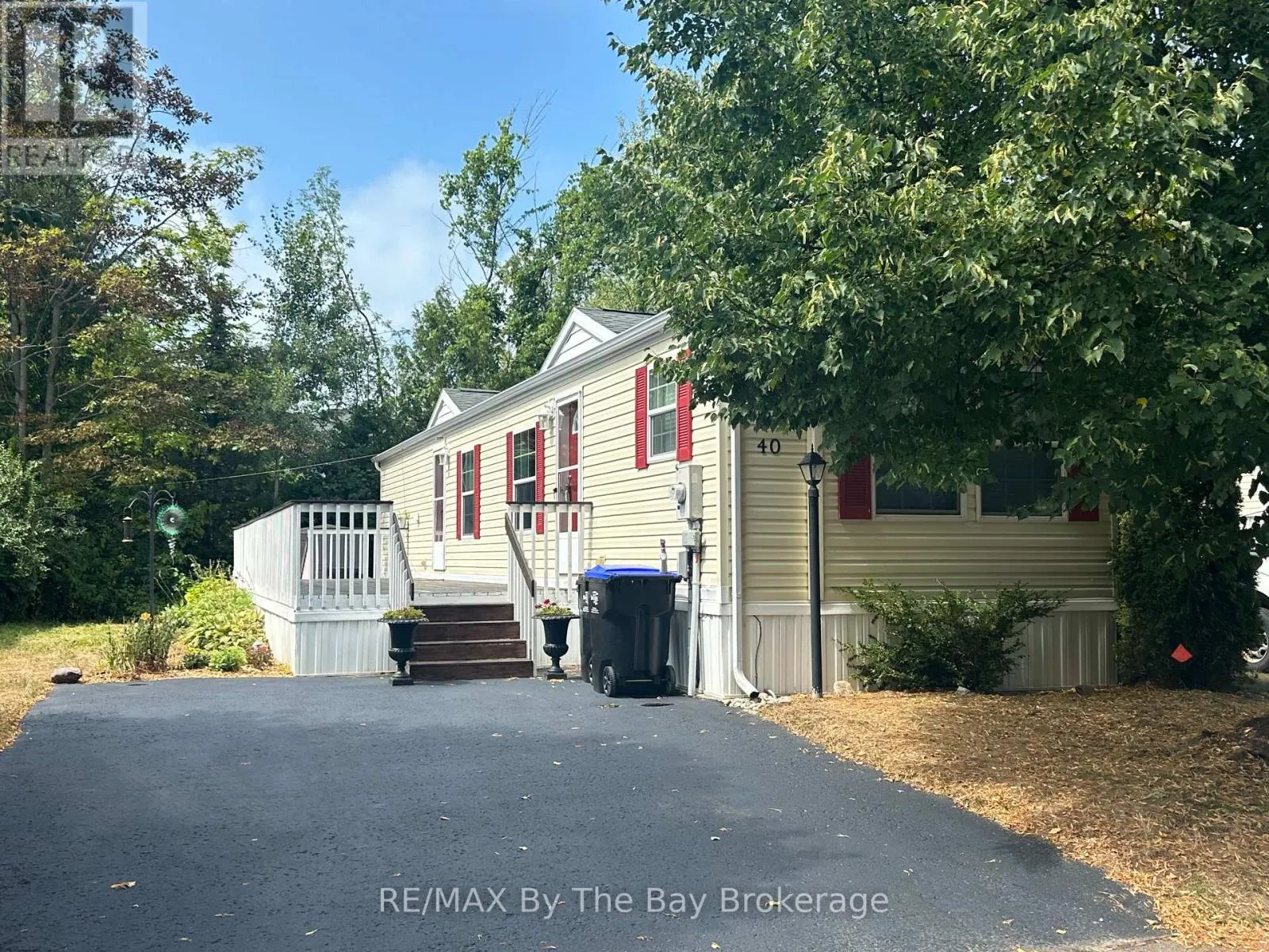 40 GEORGIAN GLEN DRIVE