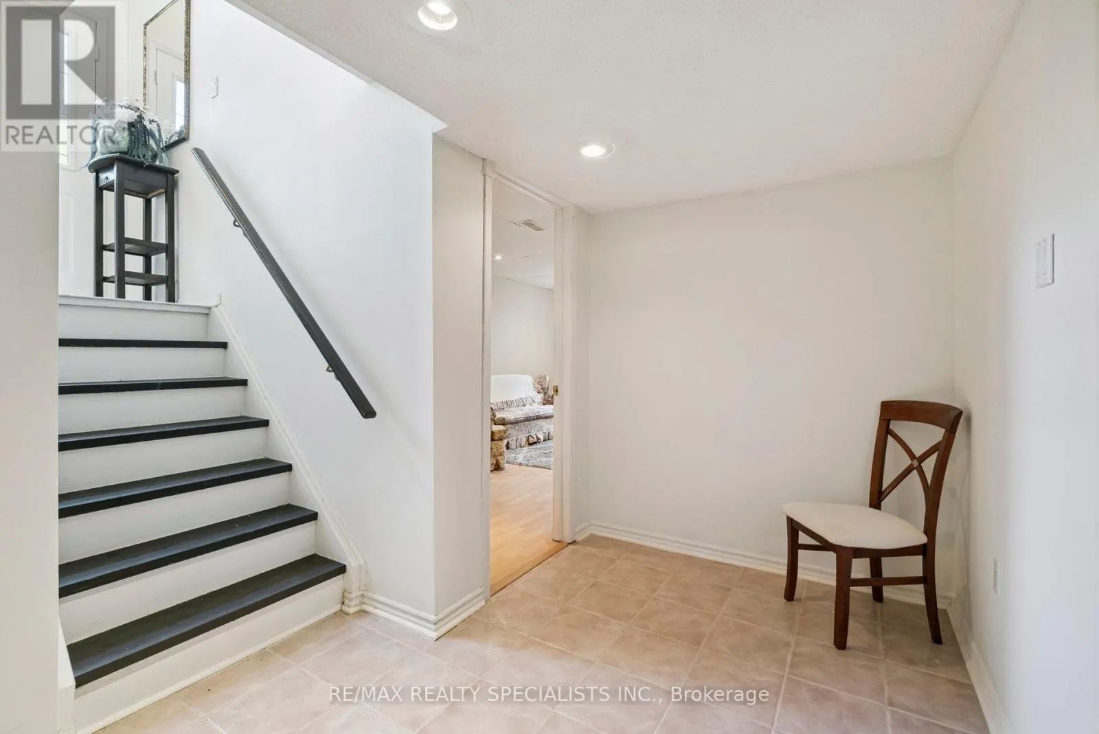 8 BROUWER CRESCENT