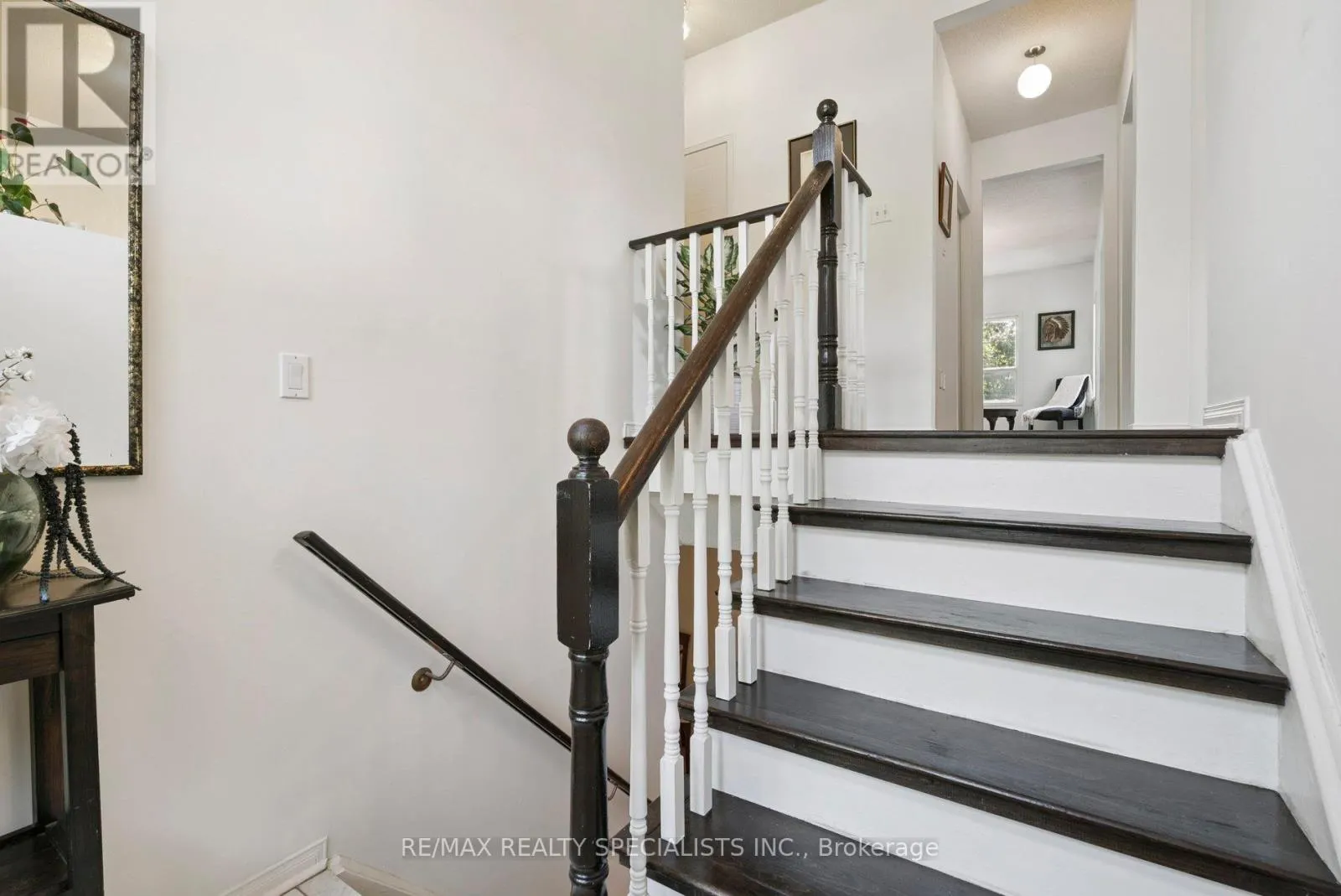 8 BROUWER CRESCENT