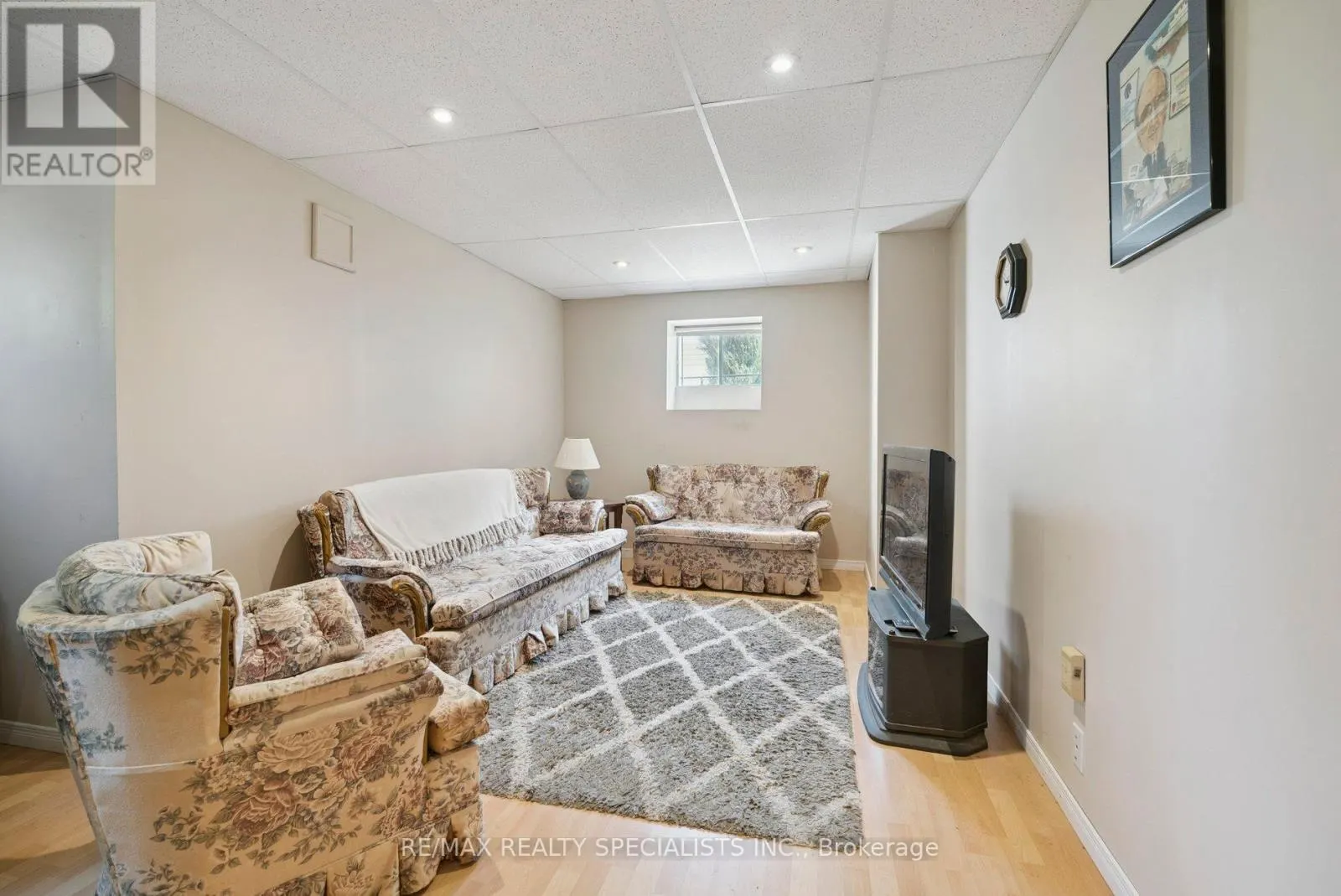 8 BROUWER CRESCENT