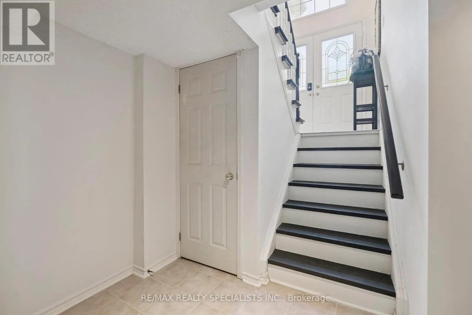 8 BROUWER CRESCENT