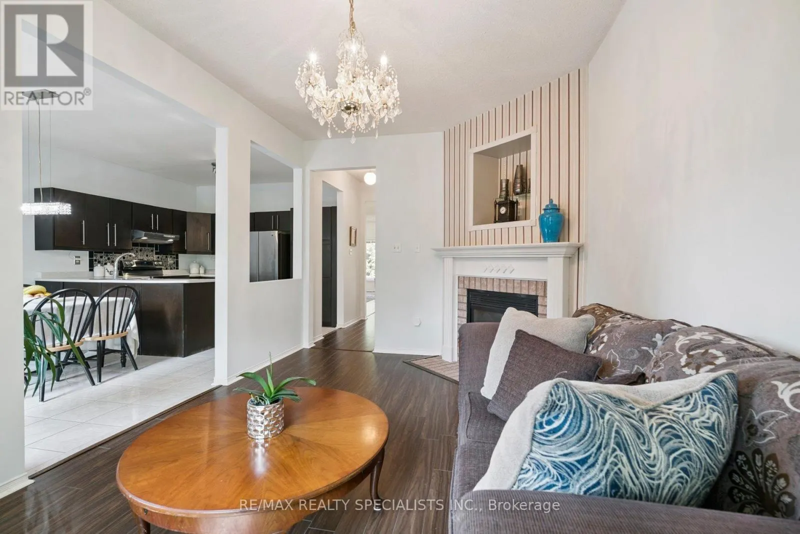 8 BROUWER CRESCENT