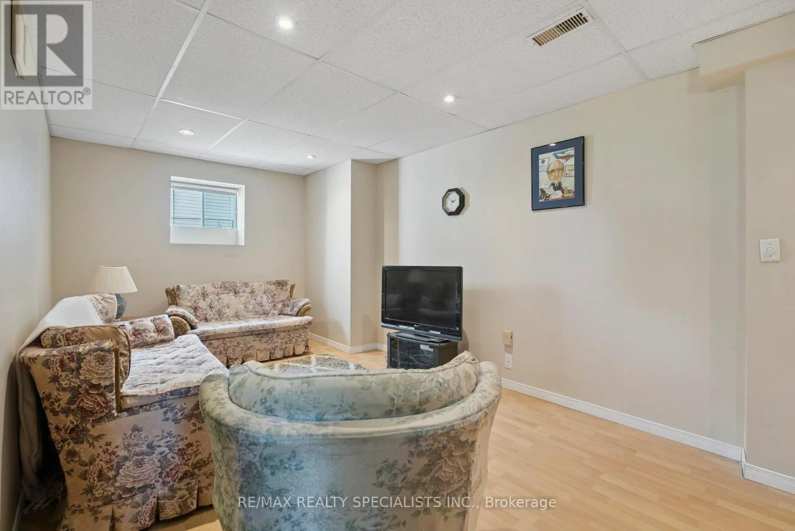 8 BROUWER CRESCENT