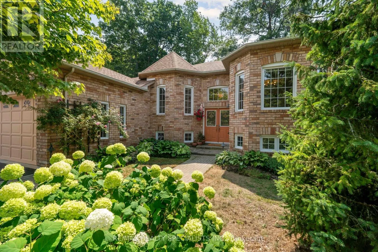 8 BROUWER CRESCENT