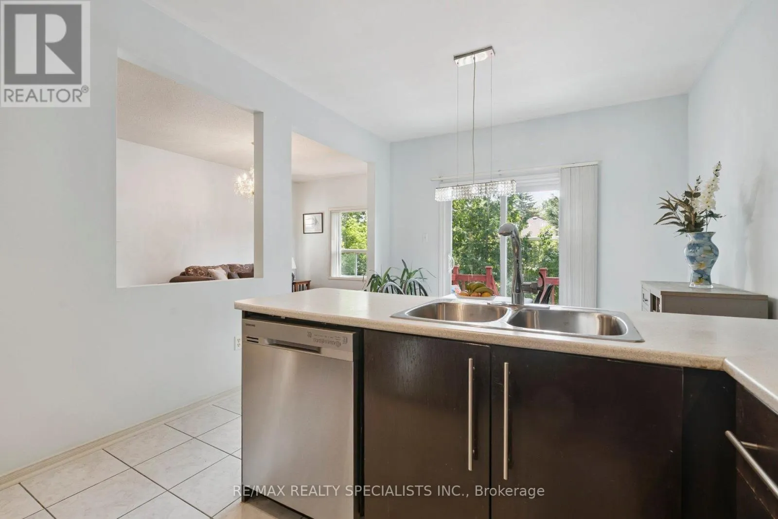 8 BROUWER CRESCENT