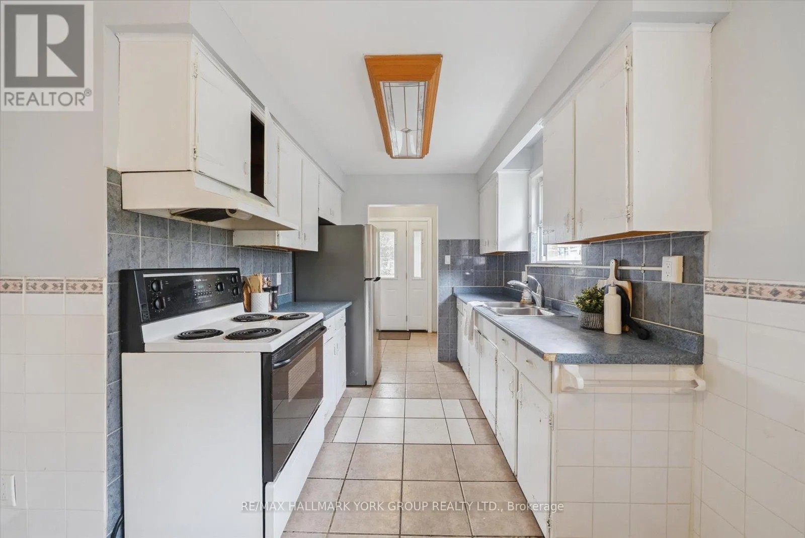 6 GLENECHO DRIVE