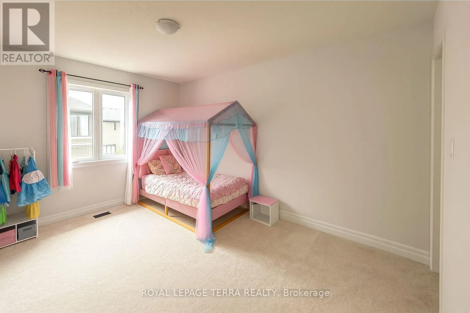 19 ROSANNE CIRCLE
