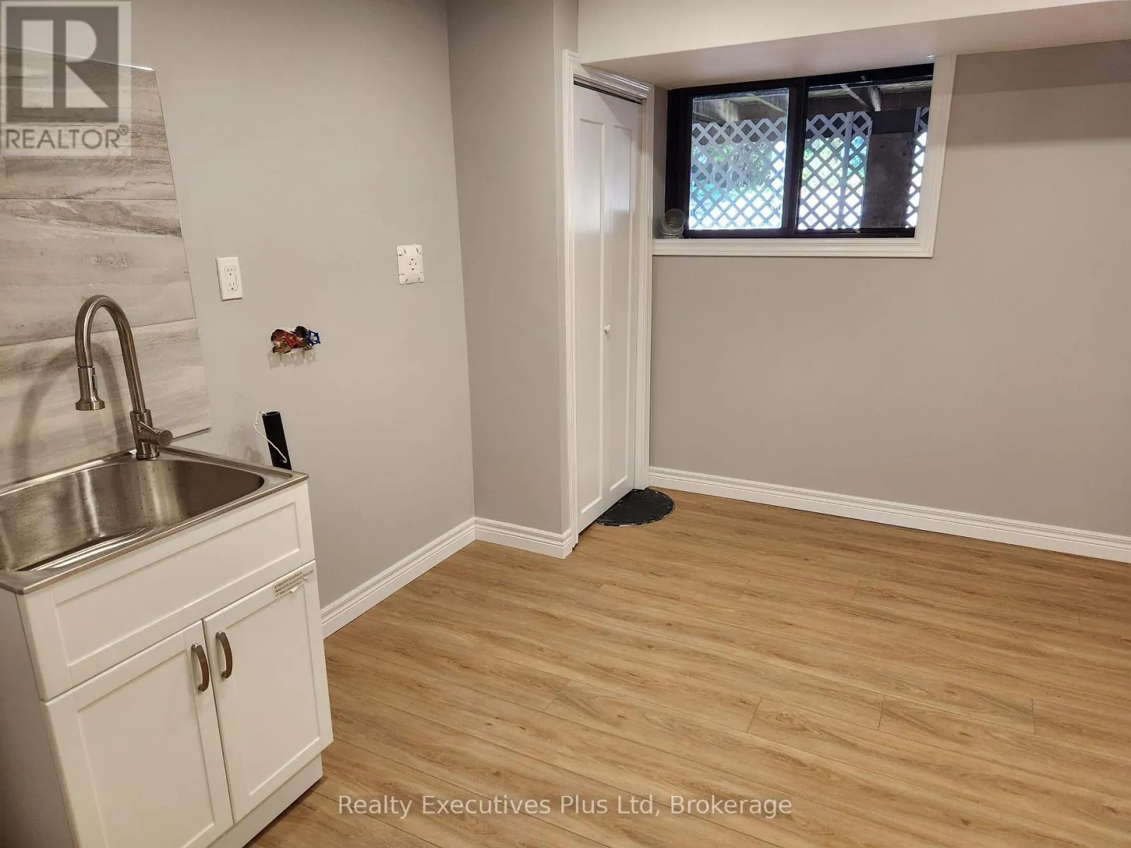 2 ZELIA COURT