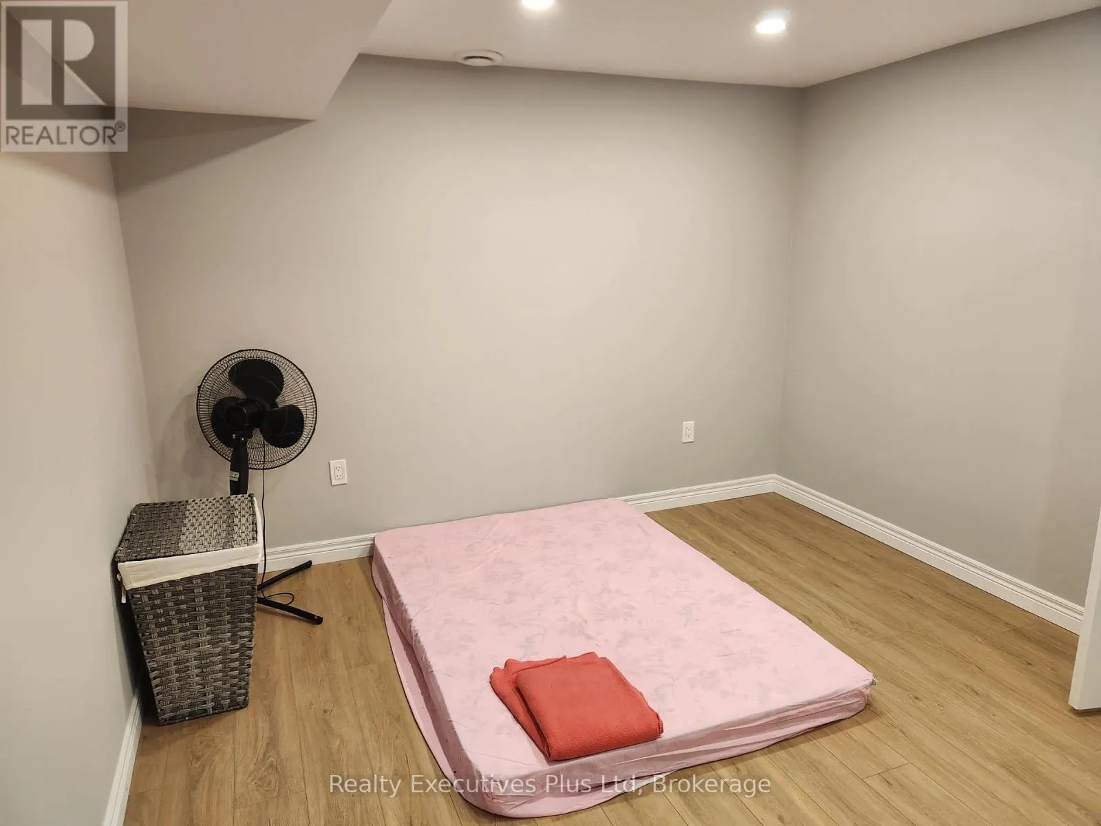 2 ZELIA COURT