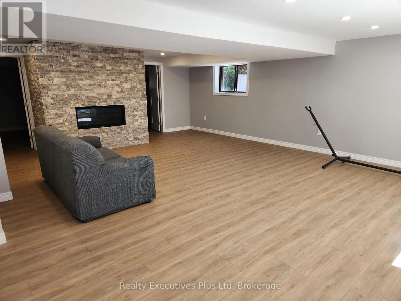 2 ZELIA COURT