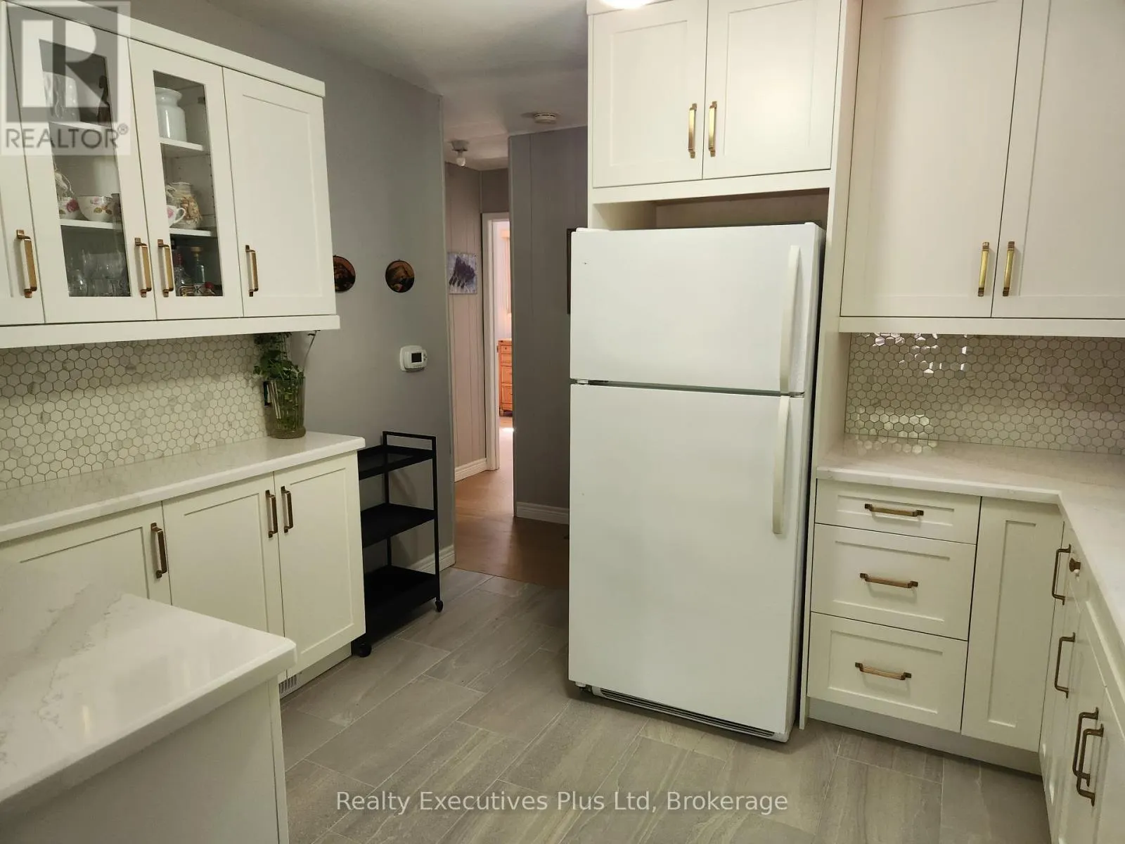 2 ZELIA COURT