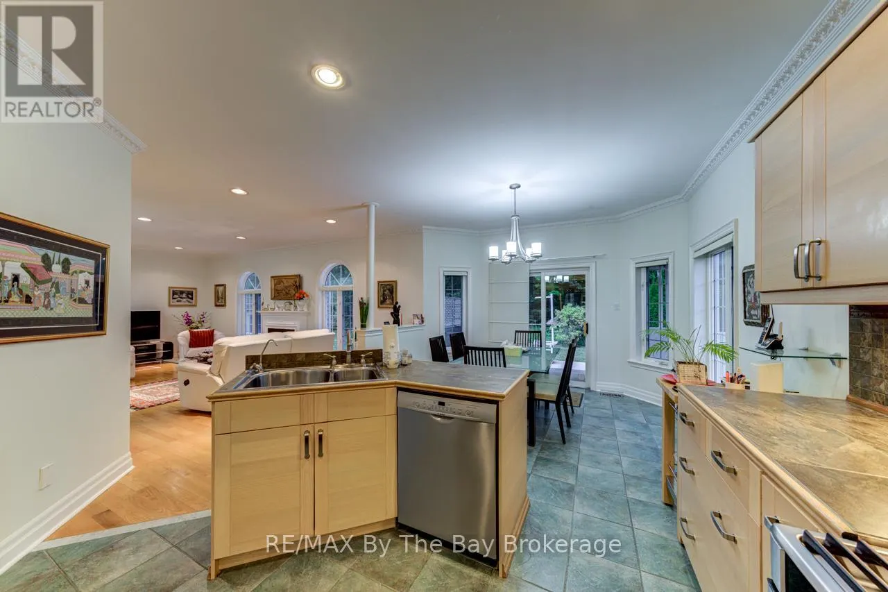28 BRIDLEWOOD CRESCENT