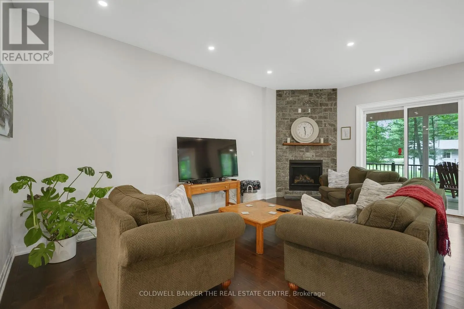 34 OAKWOOD AVENUE