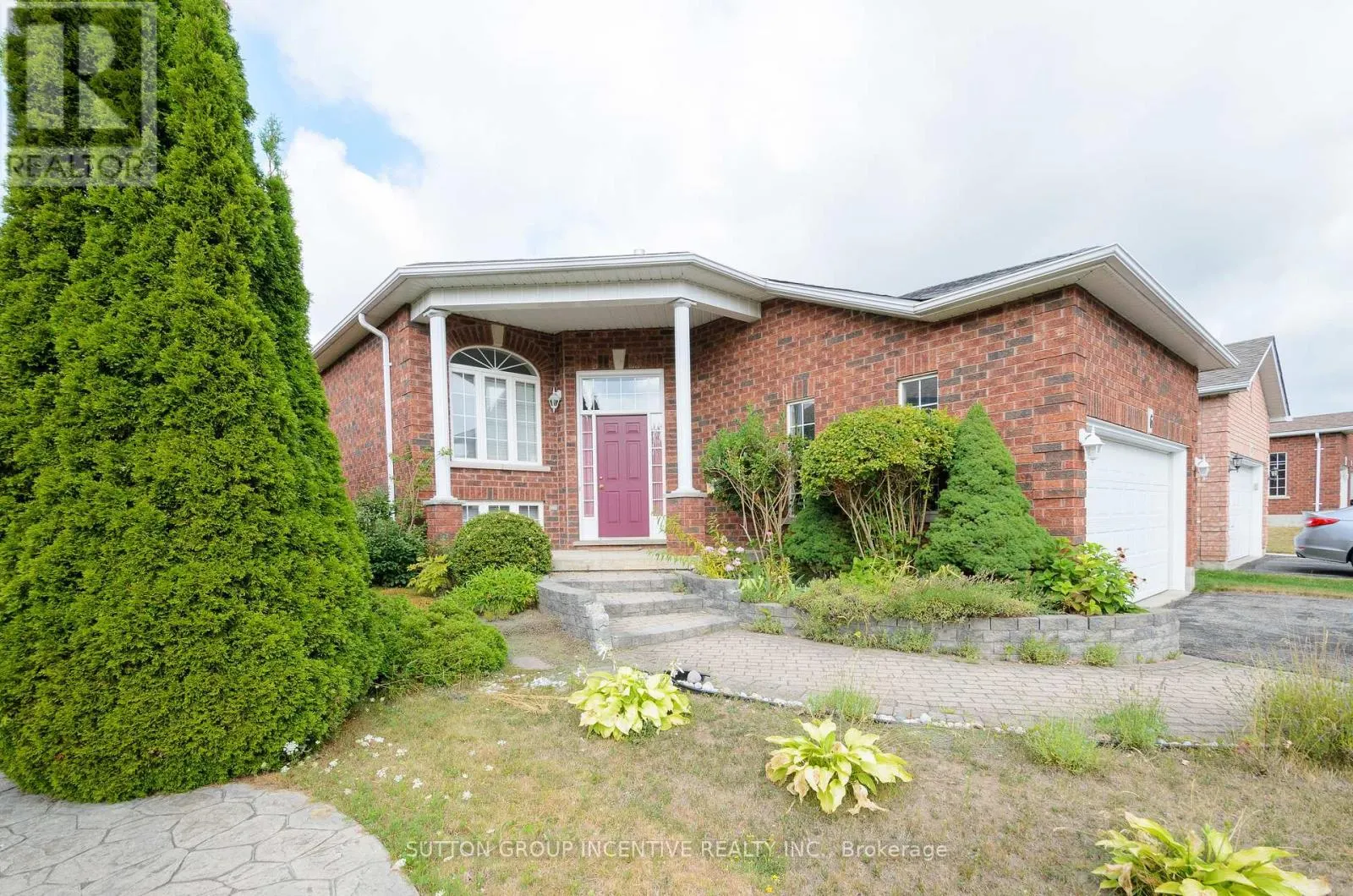 6 BROWN WOOD DRIVE