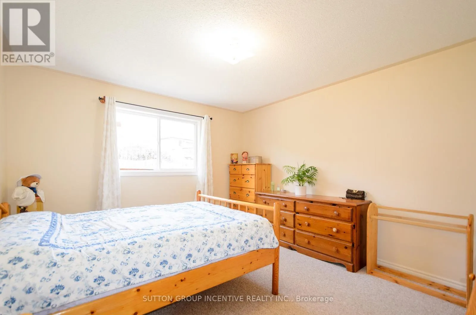 6 BROWN WOOD DRIVE