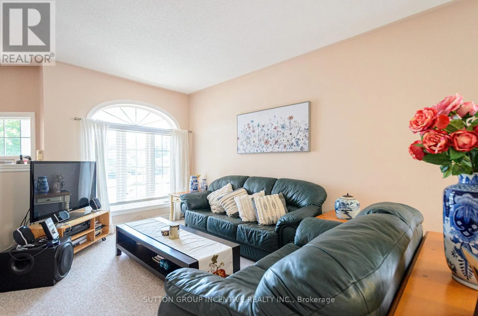 6 BROWN WOOD DRIVE