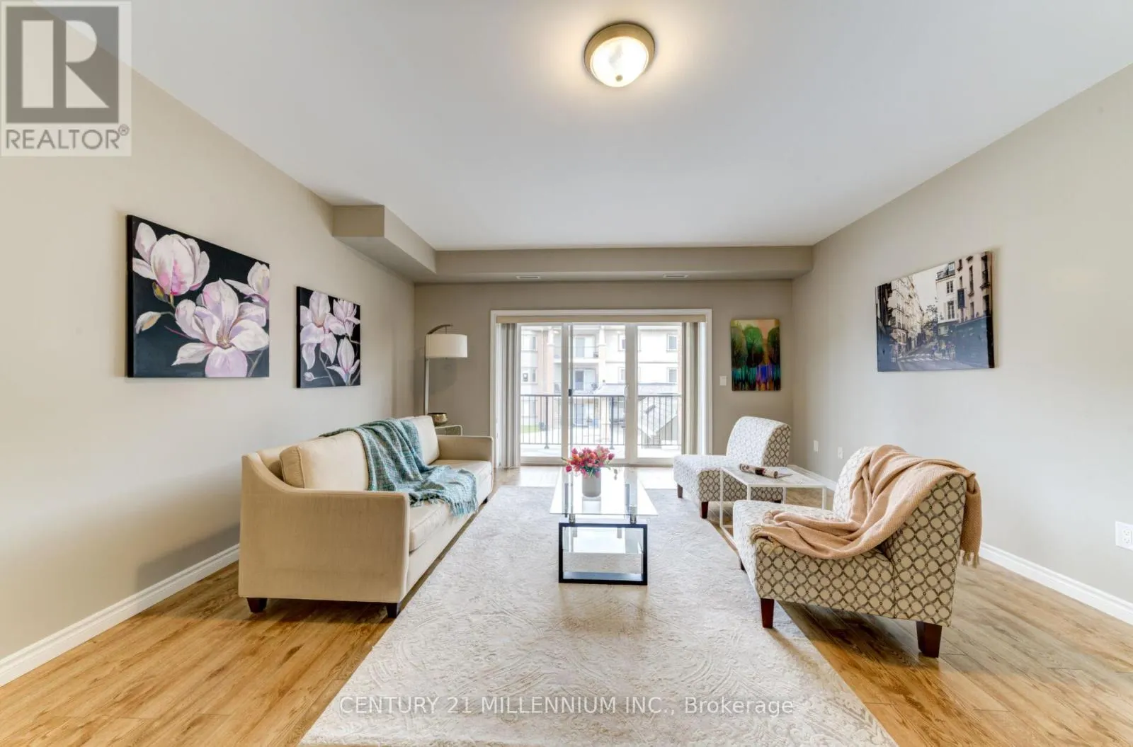 208 - 19A YONGE STREET N