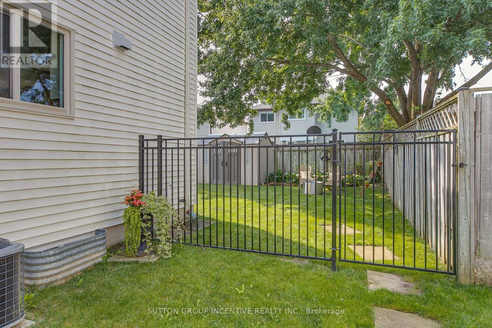 25 ROSENFELD DRIVE