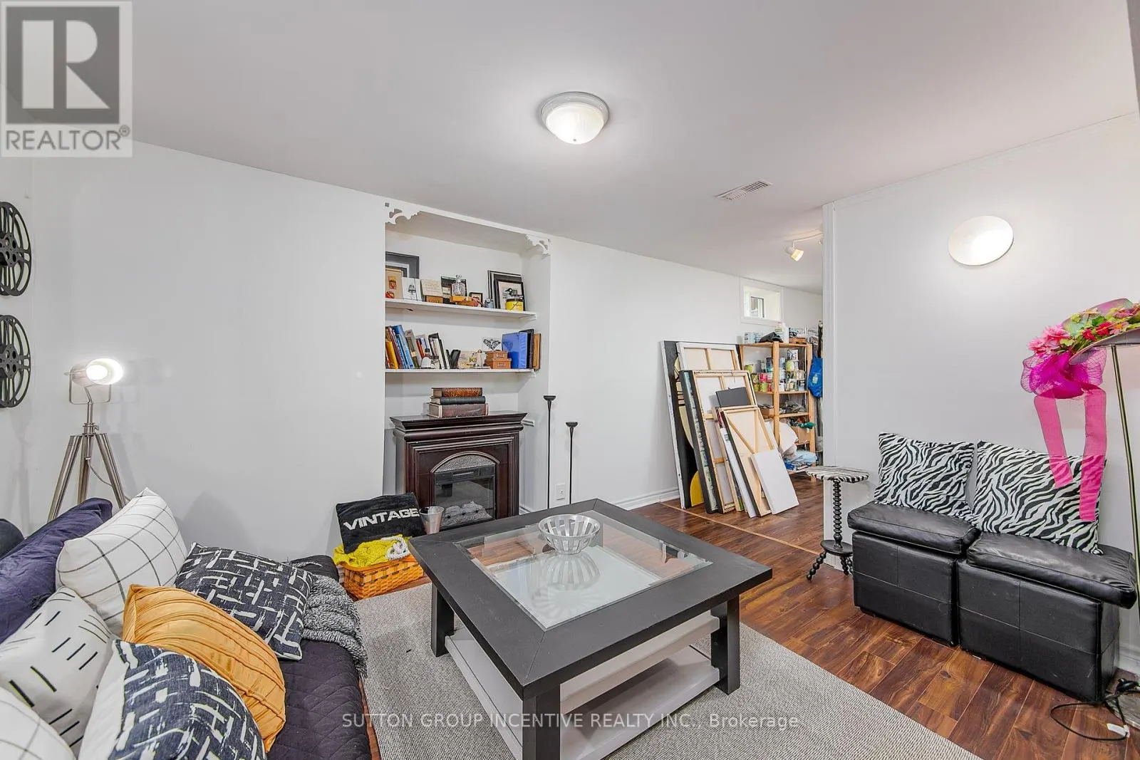 25 ROSENFELD DRIVE