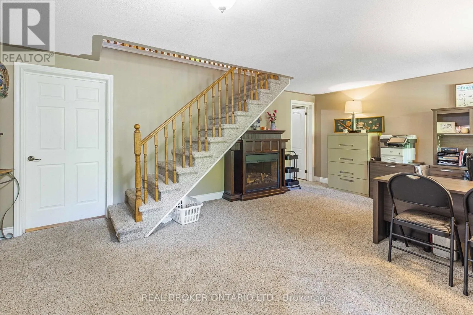 87 FARLAIN LAKE ROAD E