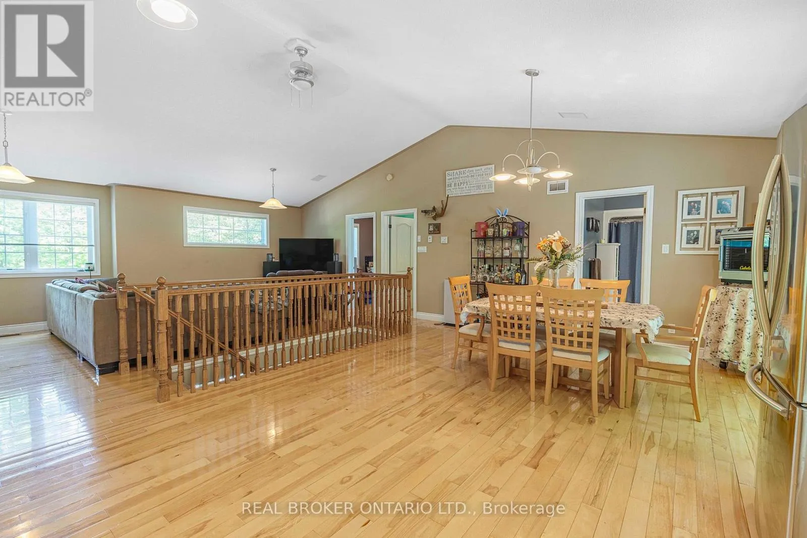 87 FARLAIN LAKE ROAD E