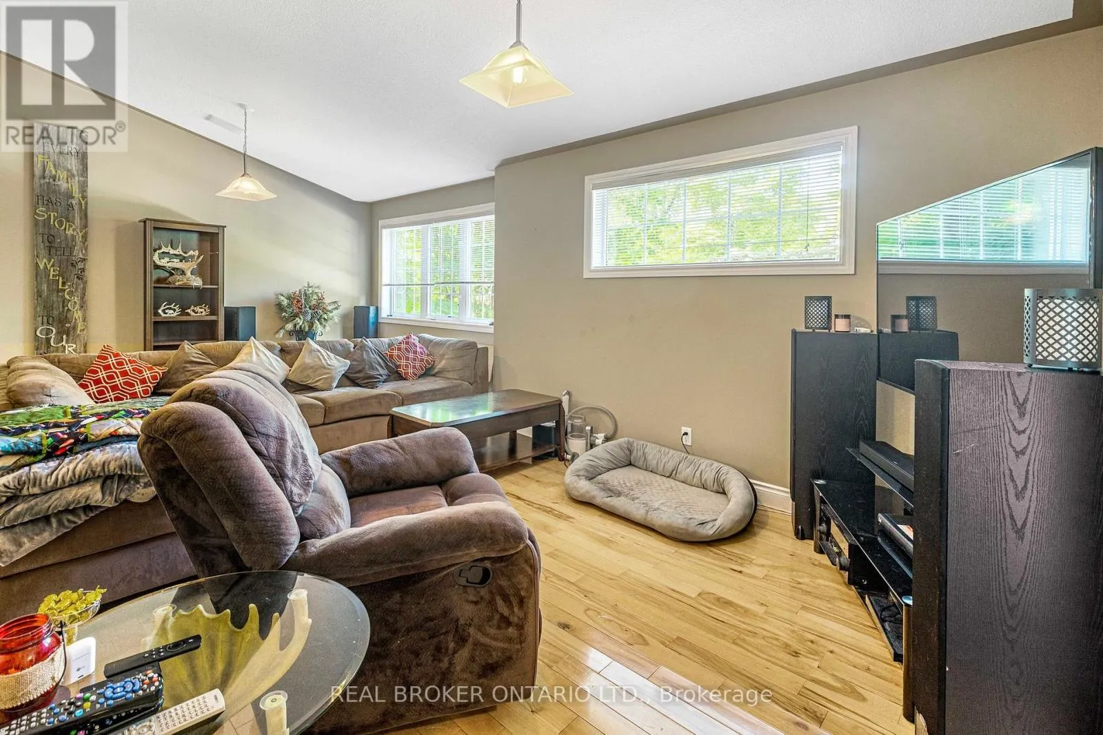 87 FARLAIN LAKE ROAD E