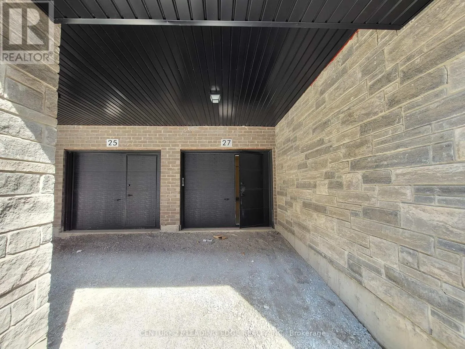 34 - 27 MAGNOLIA LANE