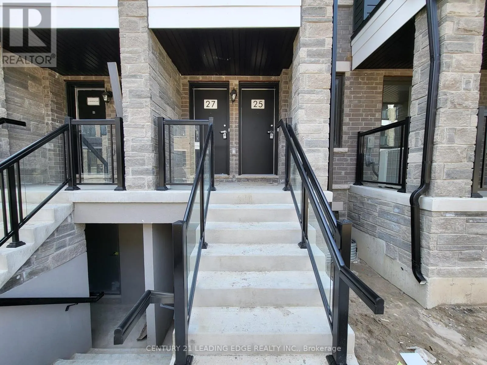 34 - 27 MAGNOLIA LANE
