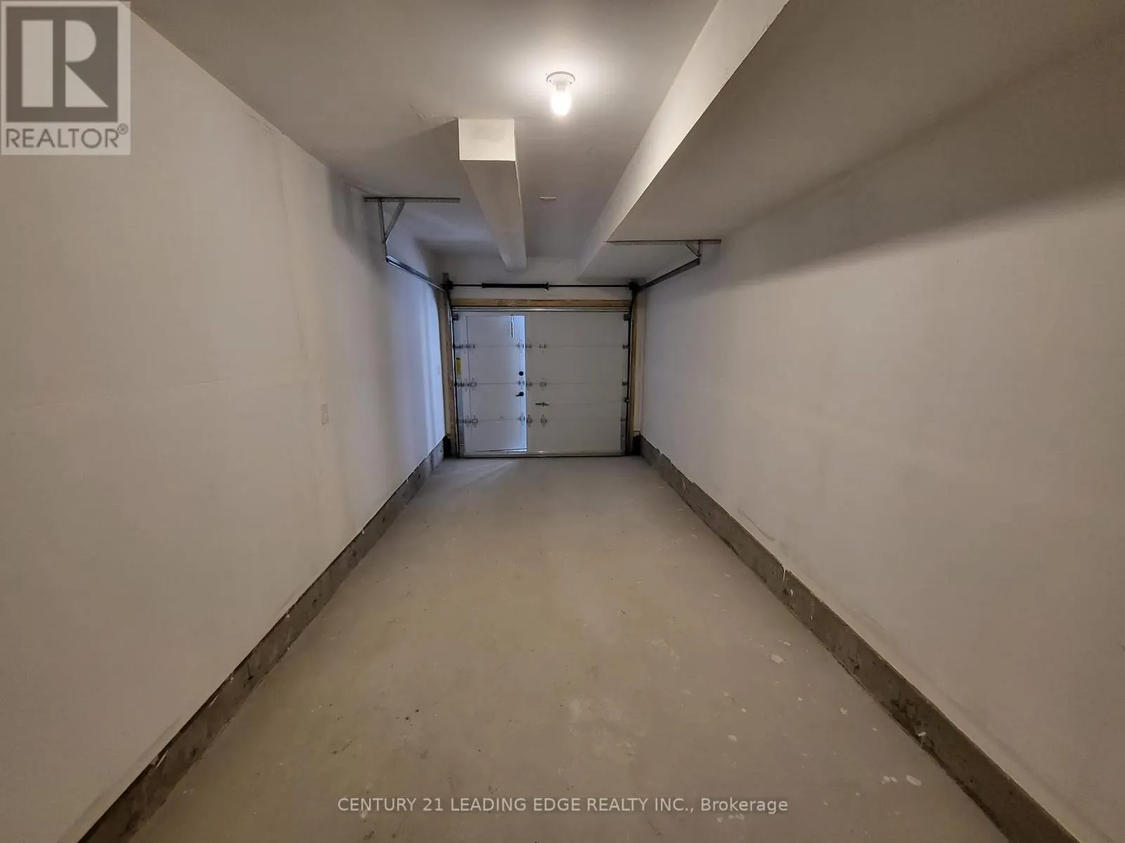34 - 27 MAGNOLIA LANE