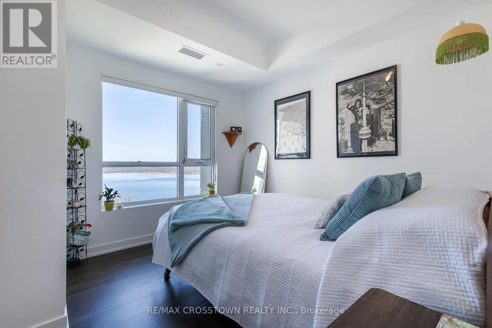 908 - 56 LAKESIDE TERRACE