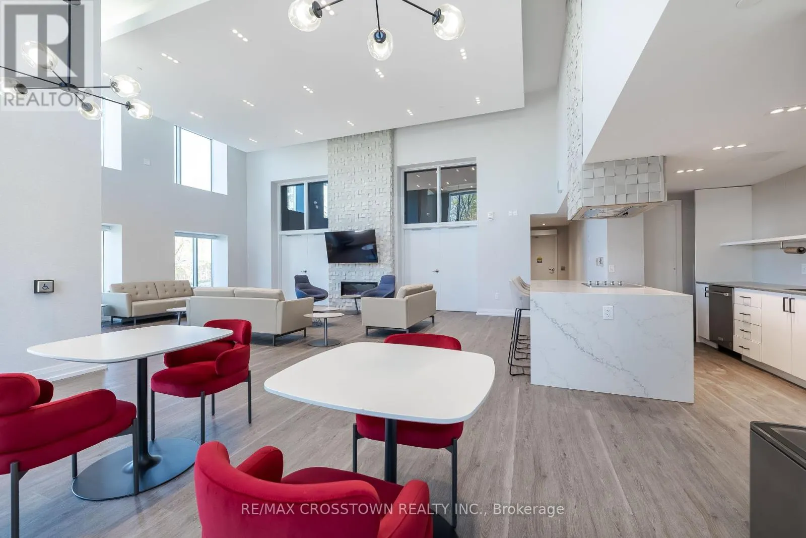 908 - 56 LAKESIDE TERRACE