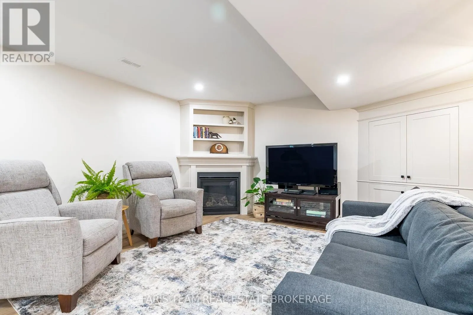 46 ELVYN CRESCENT