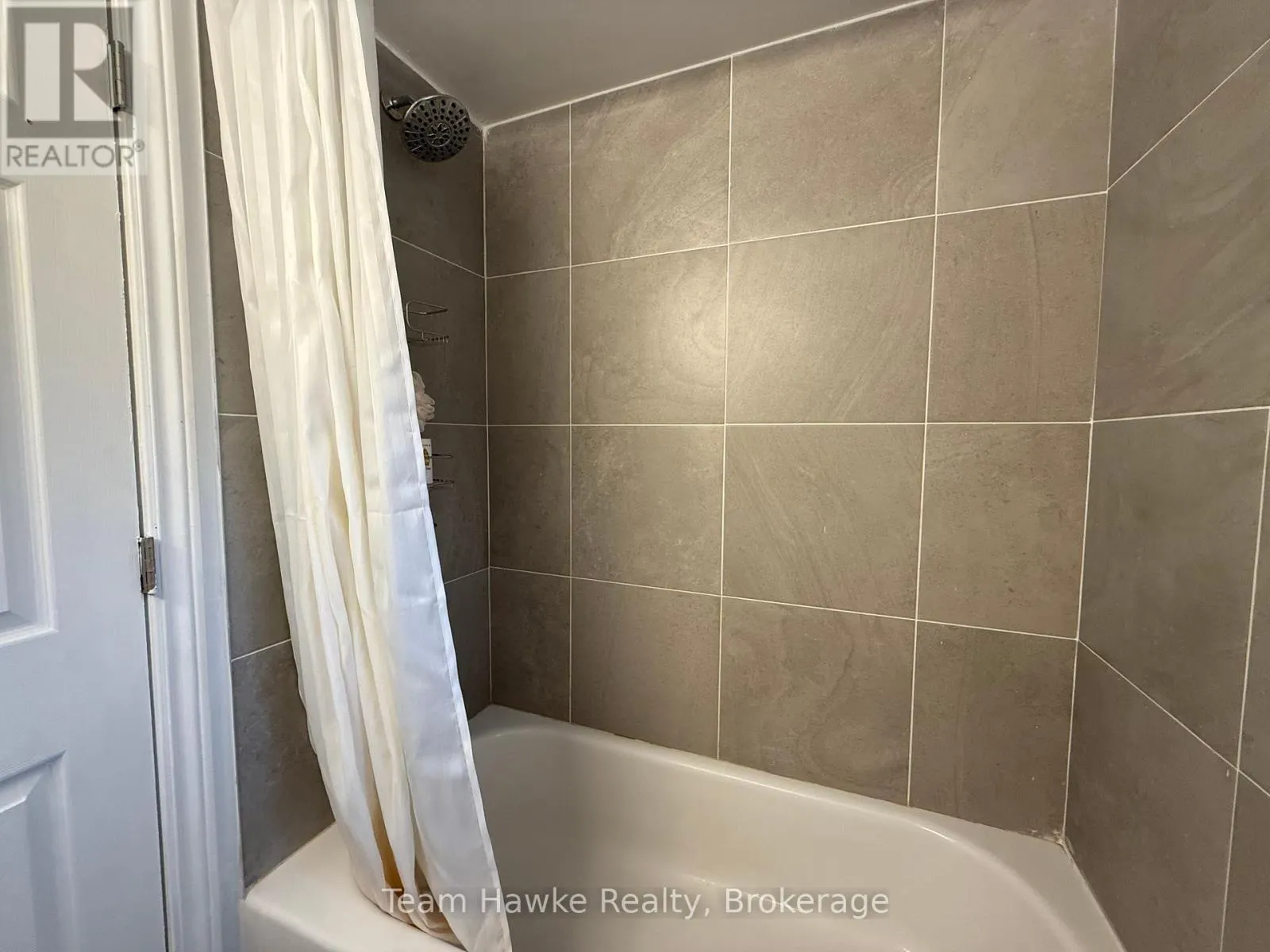 2 - 450 STURGEON BAY ROAD, #2