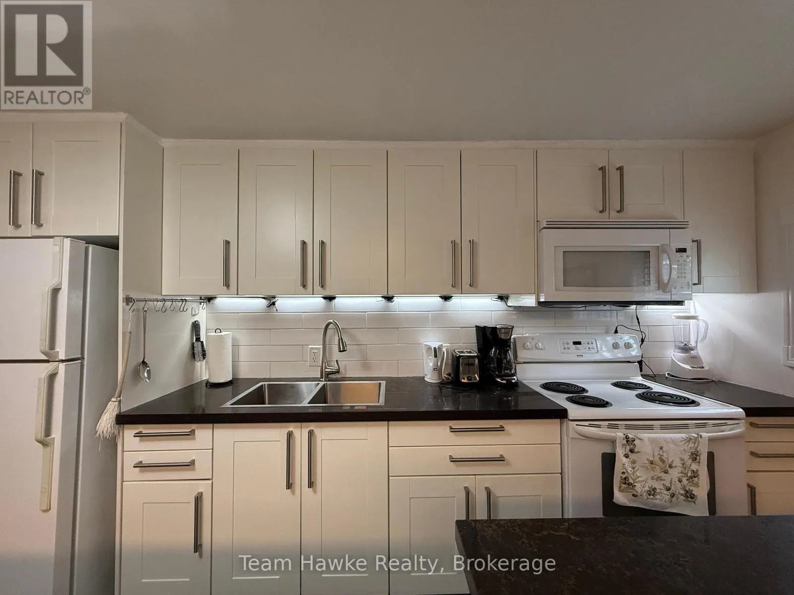 2 - 450 STURGEON BAY ROAD, #2