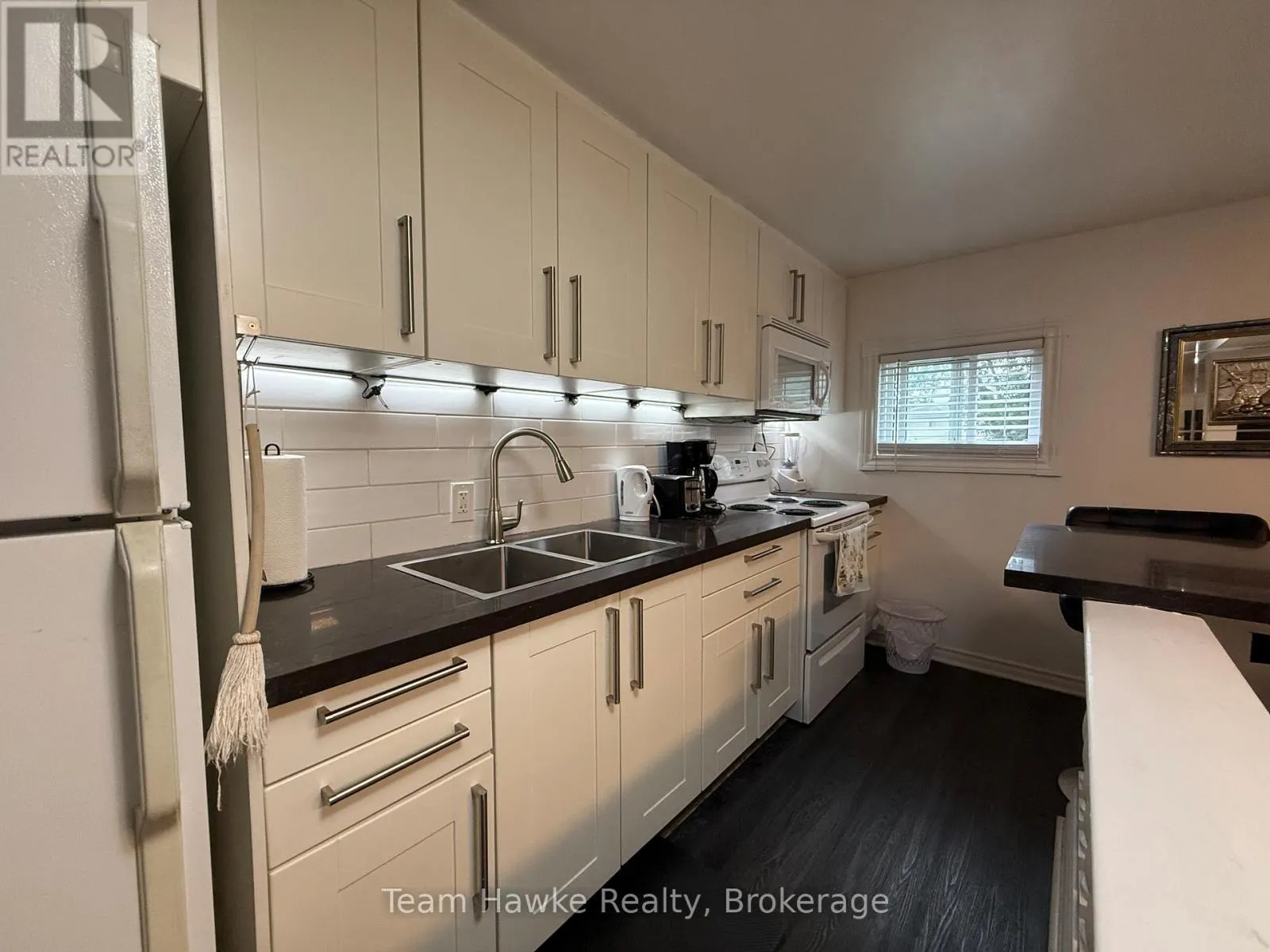 2 - 450 STURGEON BAY ROAD, #2