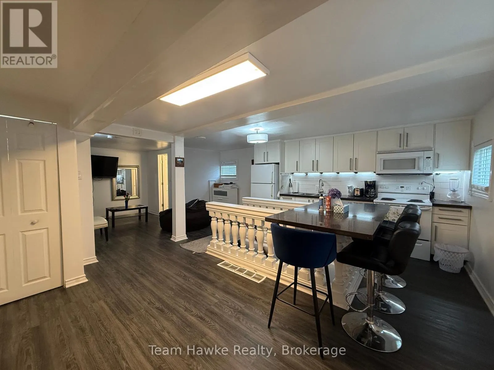 2 - 450 STURGEON BAY ROAD, #2
