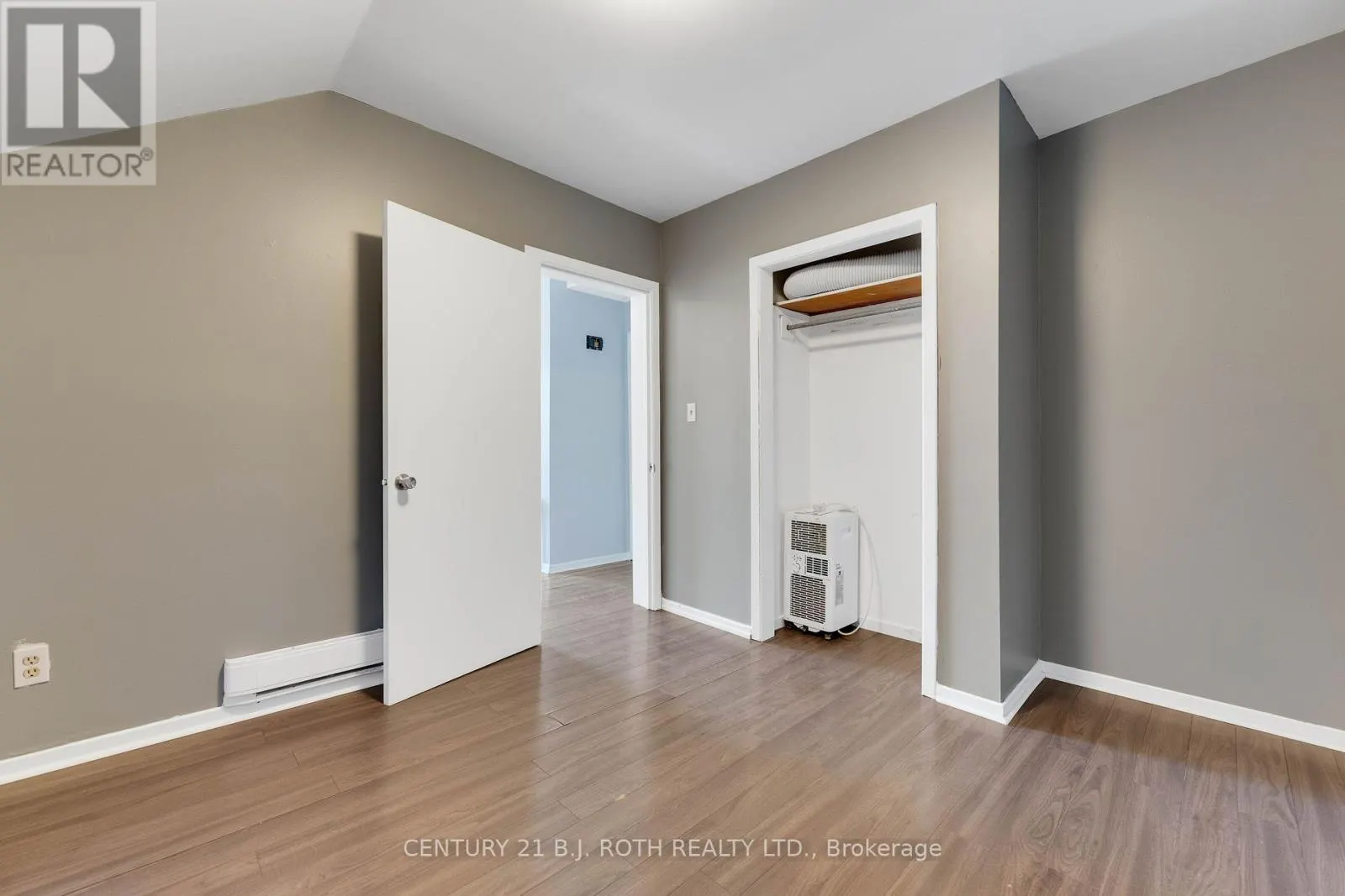 UPPER LEVEL UNIT - 59 MISSISSAGA STREET W