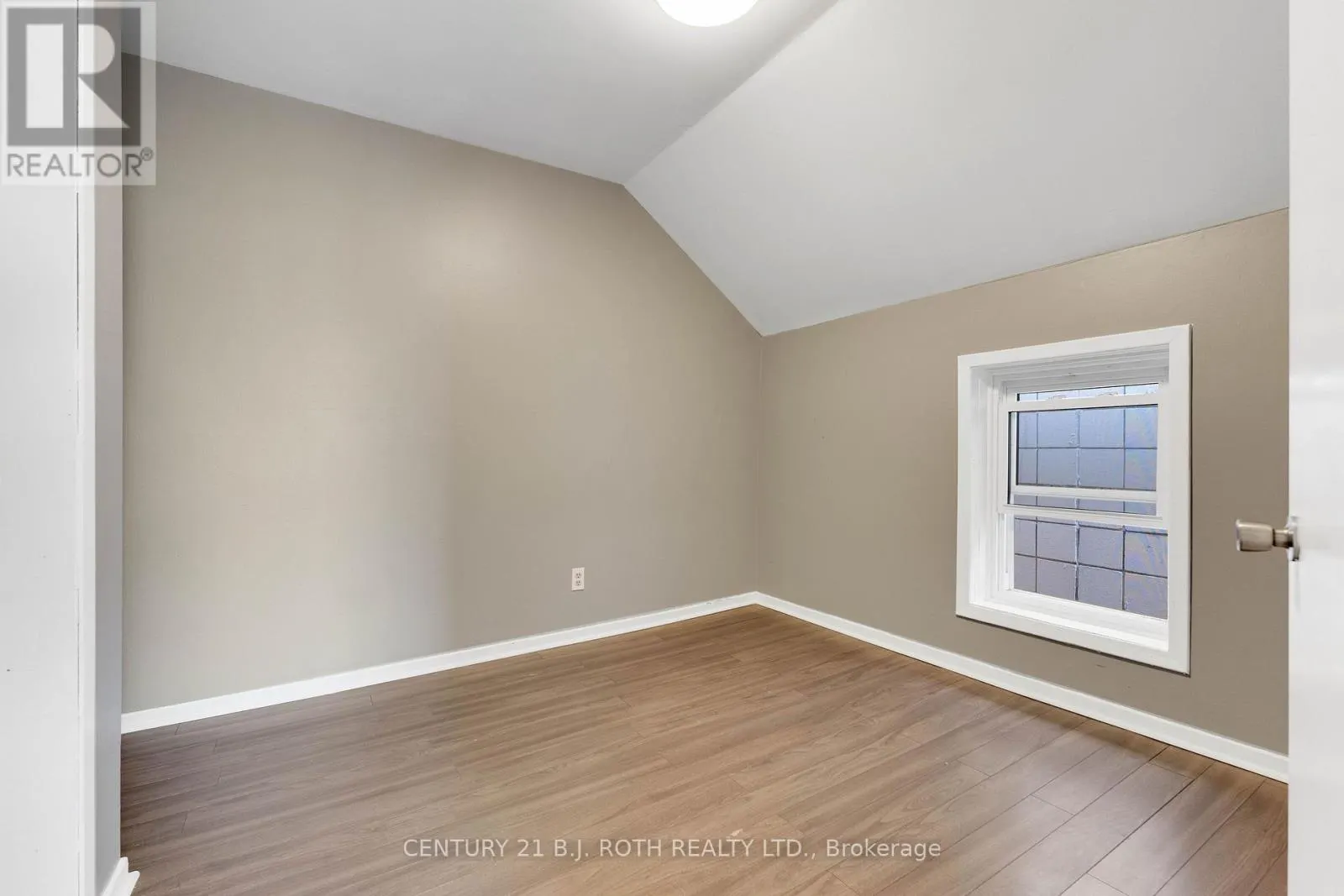 UPPER LEVEL UNIT - 59 MISSISSAGA STREET W
