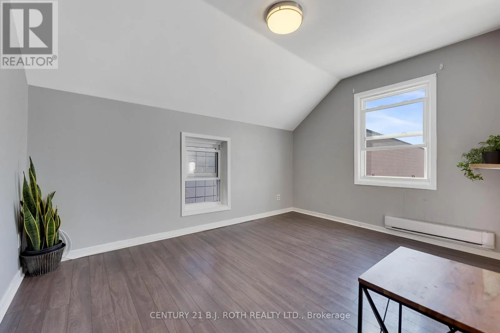 UPPER LEVEL UNIT - 59 MISSISSAGA STREET W