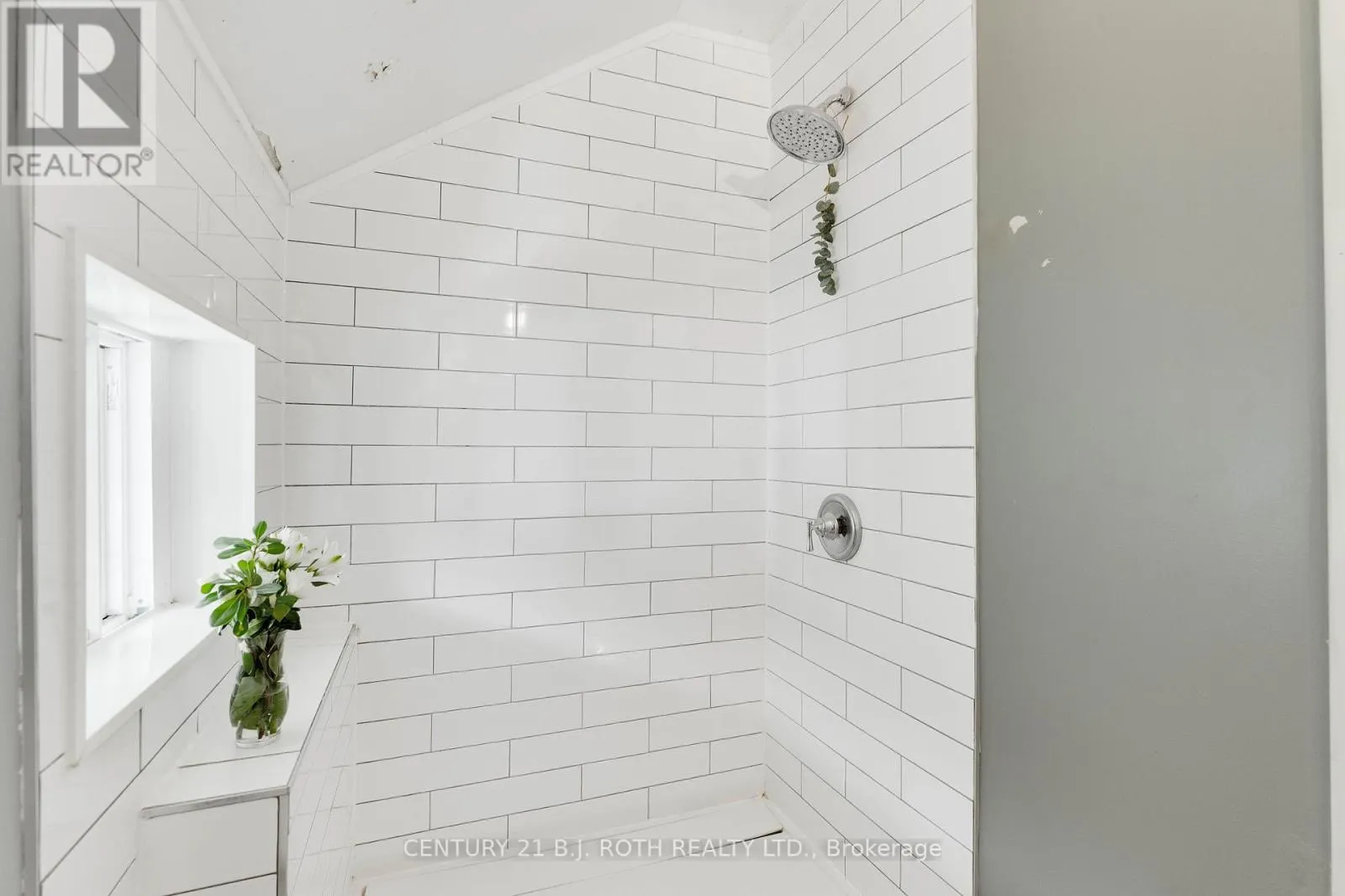 UPPER LEVEL UNIT - 59 MISSISSAGA STREET W