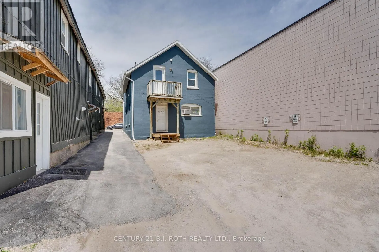 UPPER LEVEL UNIT - 59 MISSISSAGA STREET W