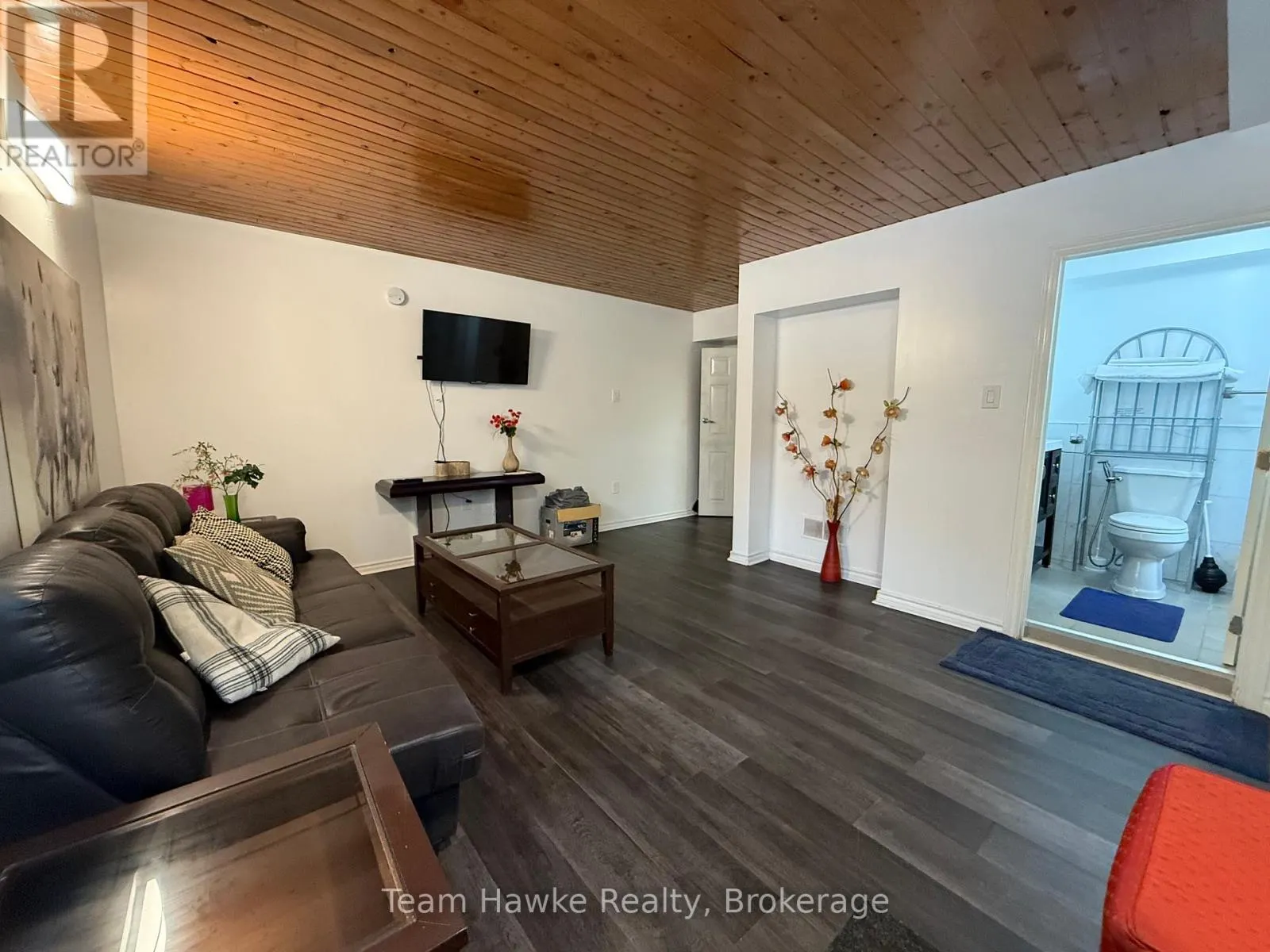 1 - 450 STURGEON BAY ROAD, #1
