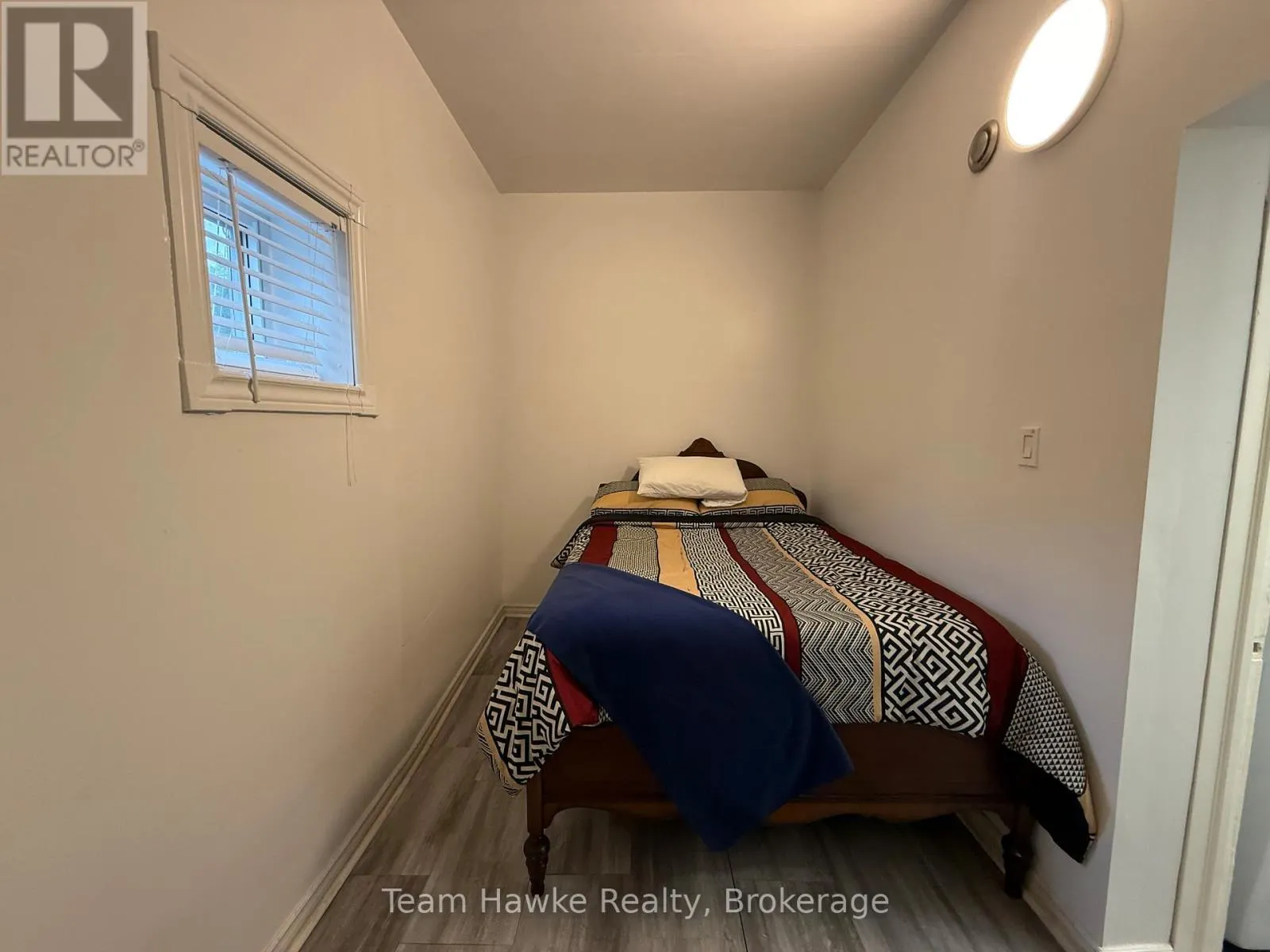 1 - 450 STURGEON BAY ROAD, #1