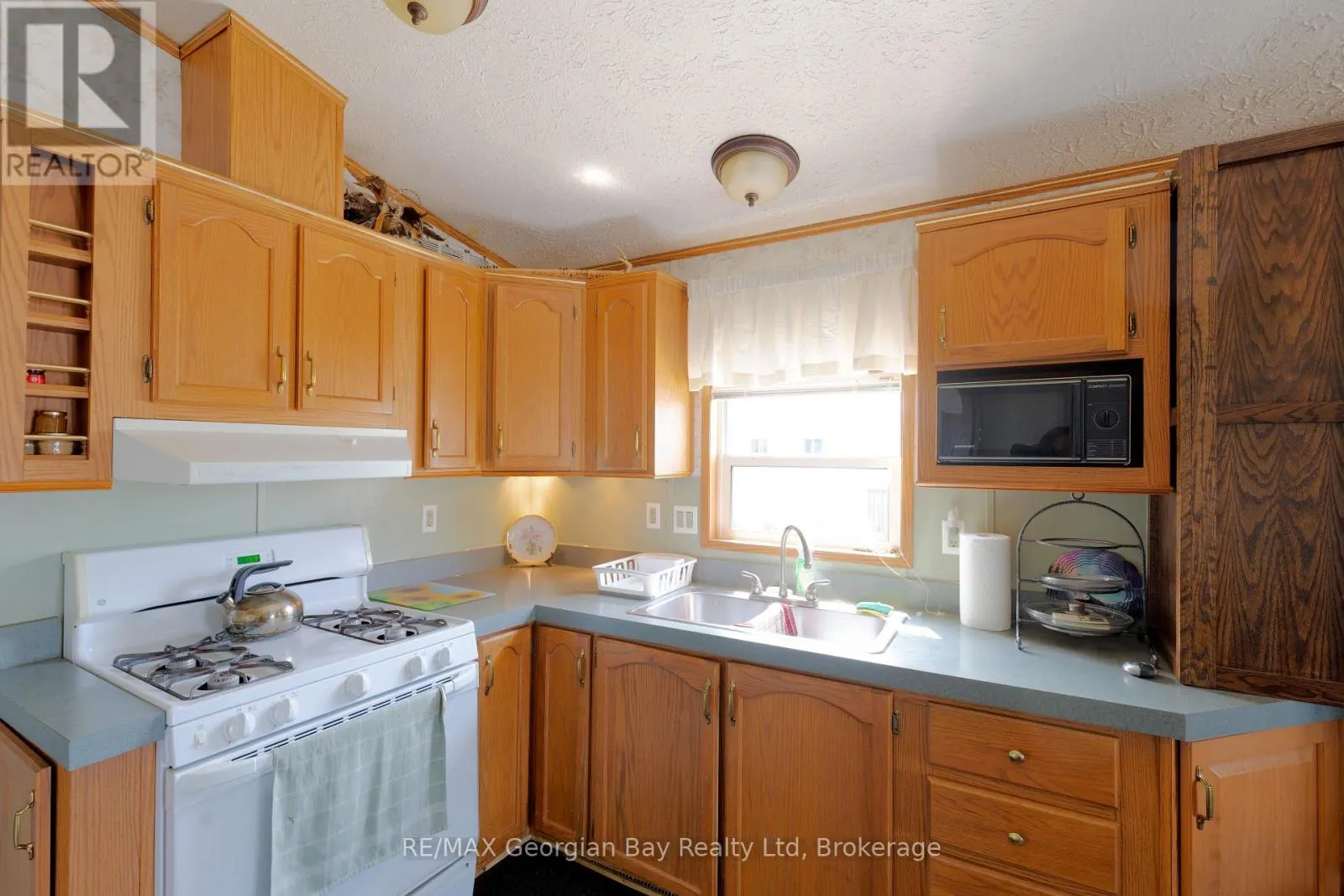 30 - 10 WINFIELD DRIVE, #30