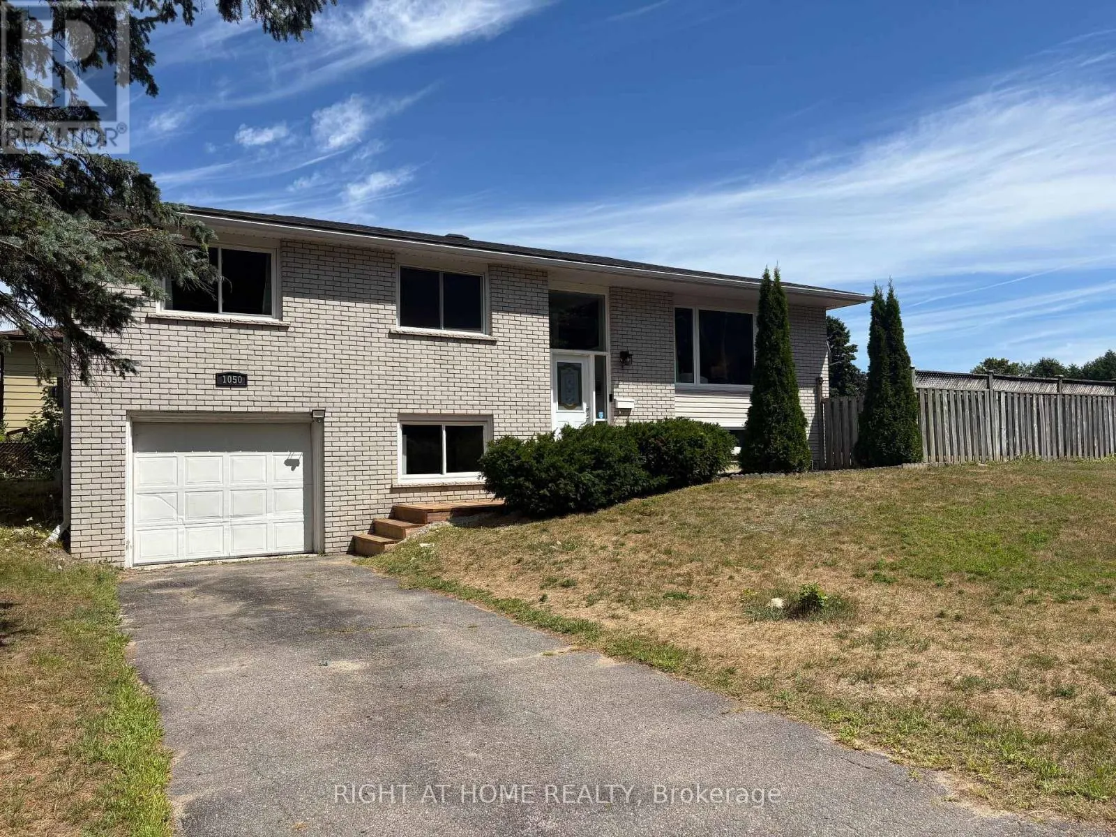 1050 GLEN MHOR CRESCENT
