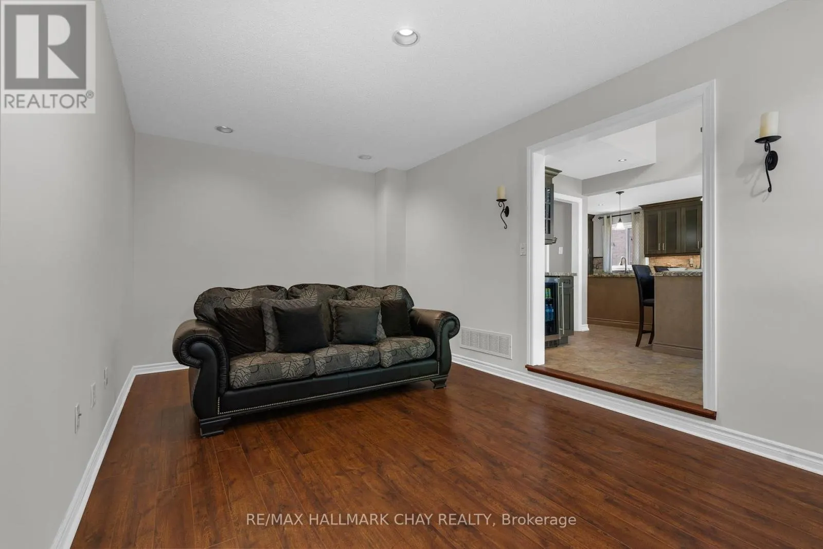 3 MEYER AVENUE